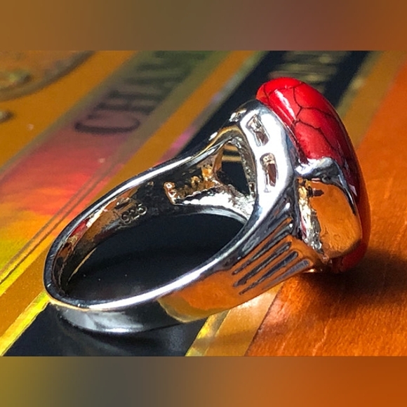 Red & Black Oval Ring w Silver Band - Picture 2 of 8